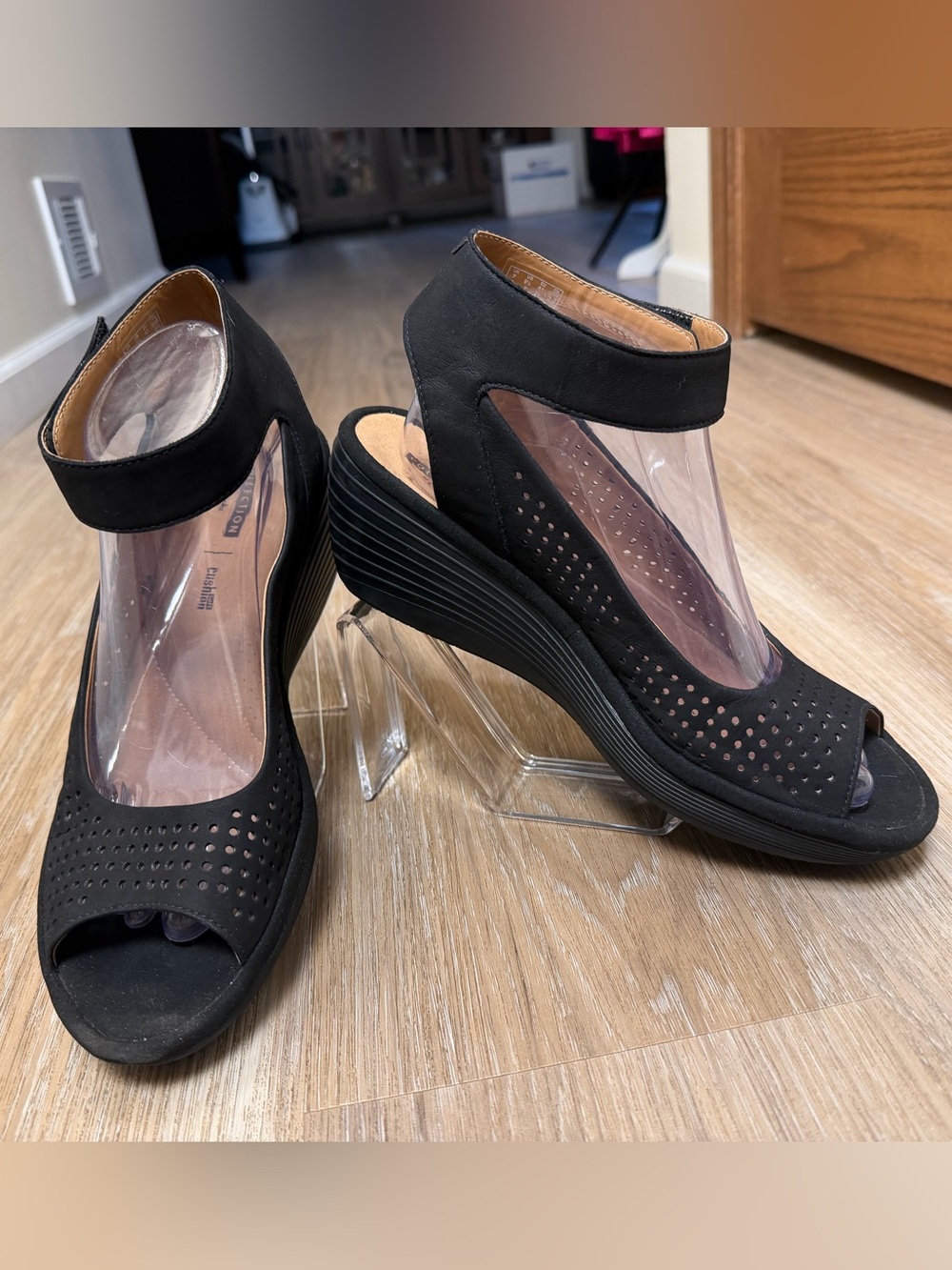 Clarks Collection Black Suede Wedge Sandals 9.5 Wide NWOB